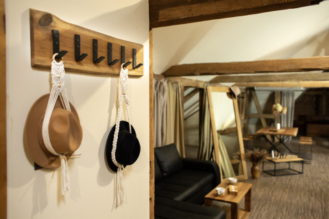 Wieszak ścienny dębowy LOFT 60 cm 4 haki Wieszak ścienny dębowy LOFT 60 cm 4 haki