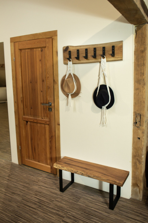 Wieszak ścienny dębowy LOFT 60 cm 4 haki Wieszak ścienny dębowy LOFT 60 cm 4 haki