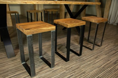 Taboret drewniany stołek dąb lity loft stal 52 cm Taboret drewniany stołek dąb lity loft stal 52 cm