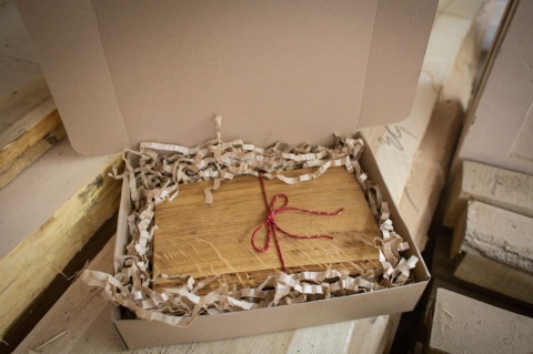 PREZENT KORNIK 30*20*3 cm DESKA w opakowaniu prezentowym